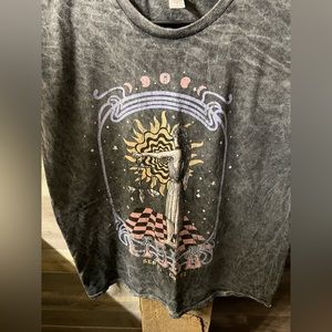 Size large Libra graphic tank